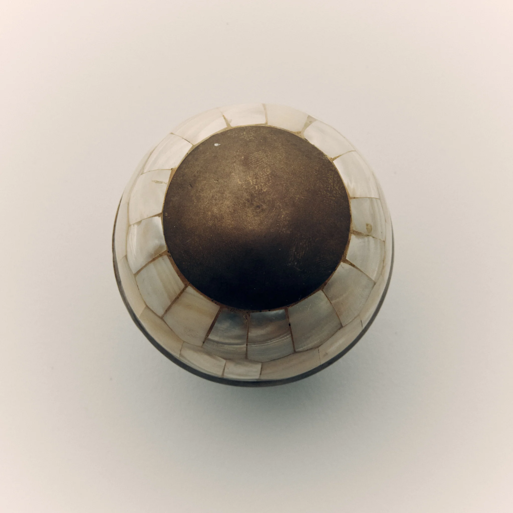 Vintage Brass Mother-of-Pearl Egg Trinket Box - Image 4