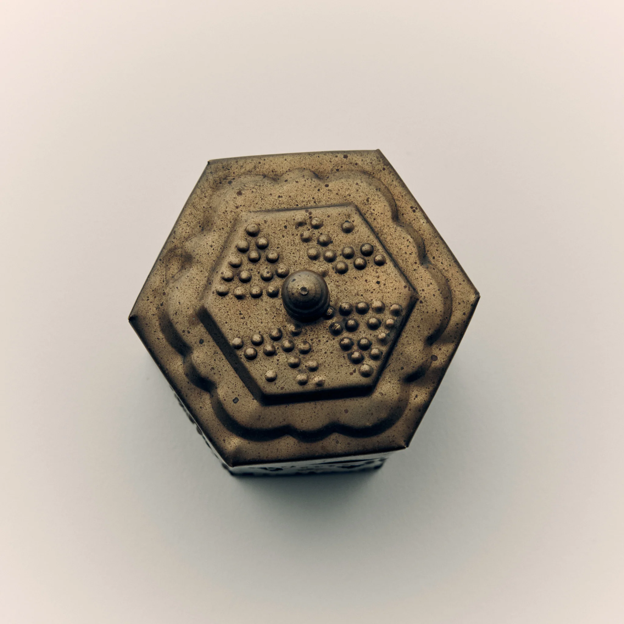 Vintage Hexagonal Brass Trinket Box - Image 3